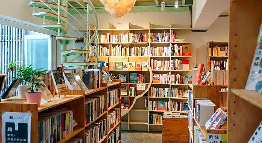 OwlStay Flip Flop Hostel Garden