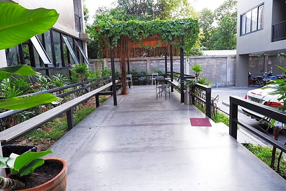 IZEN Budget Hotel & Residences (Plus)