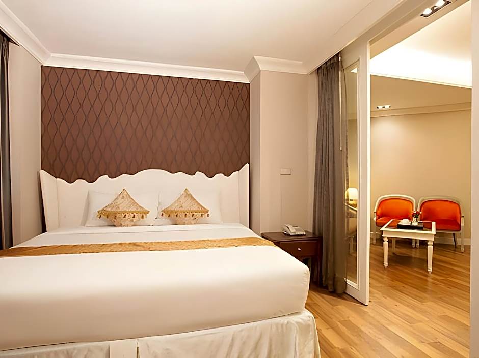 Summit Pavilion Hotel