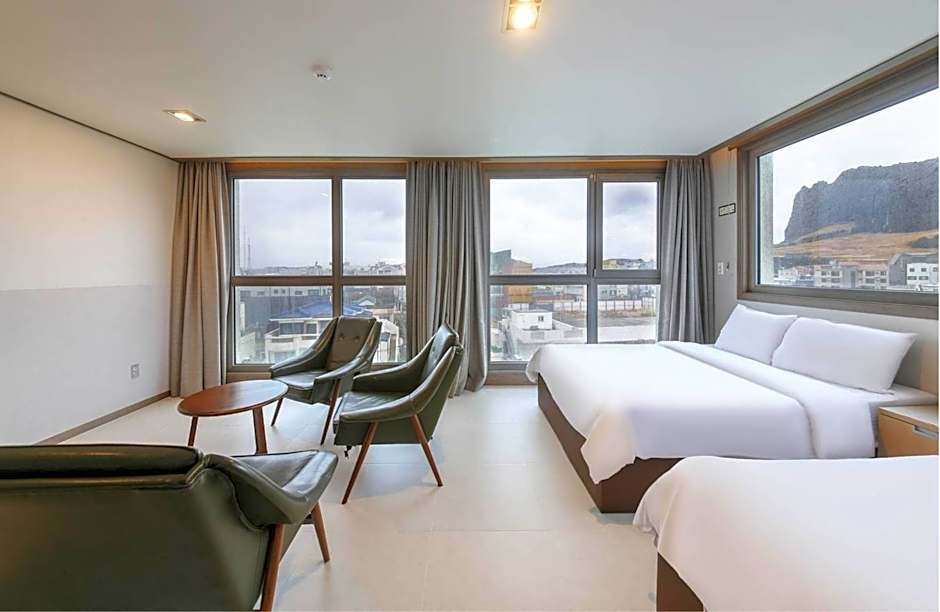 Photo 1 of 14 of Superior 2 Beds