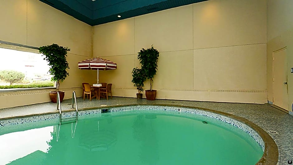Americas Best Value Inn and Suites St. Cloud