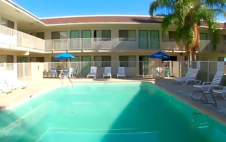Motel 6-Bakersfield, CA - Airport