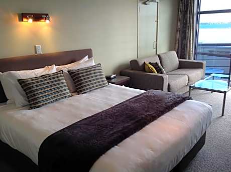 Premium Studio with Spa and Lake View