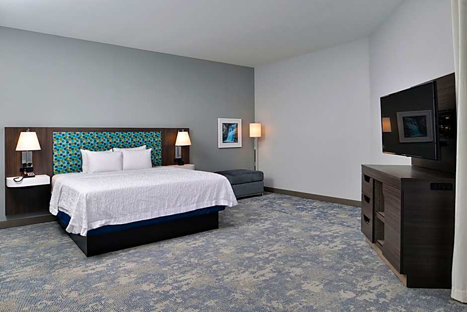 Hampton Inn by Hilton Cedar Falls Downtown
