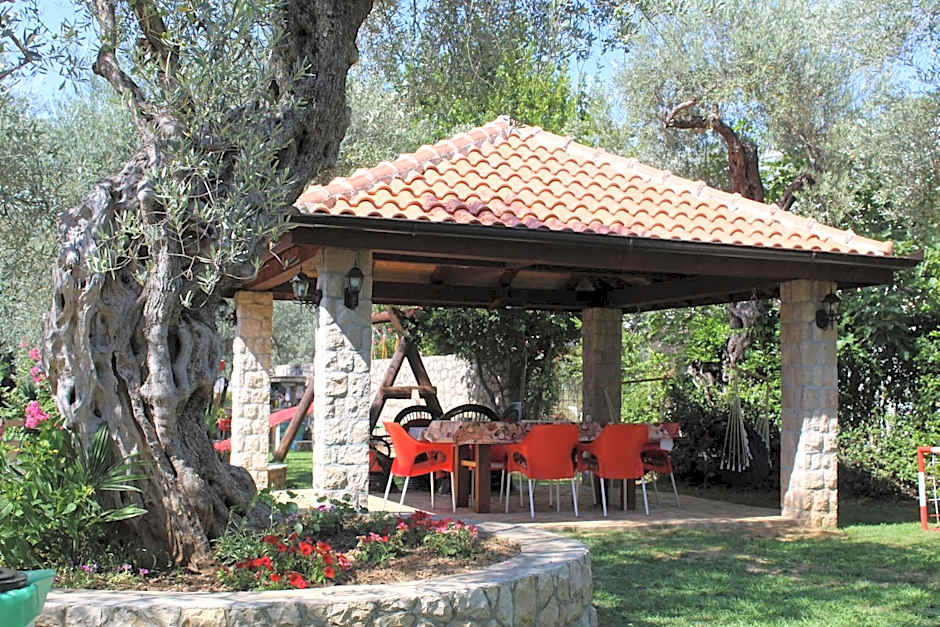 President Bungalows and Apartments