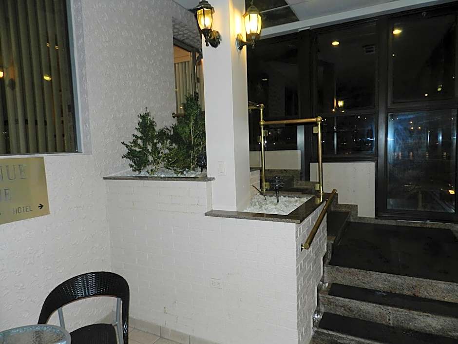 L'Auberge de l'Aeroport Inn