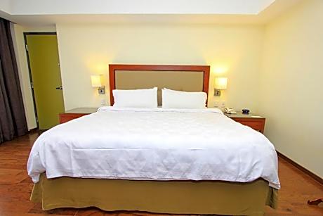 One-Bedroom King Suite