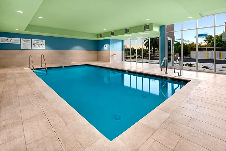 Holiday Inn Express And Suites Suisun City Napa Valley Area By IHG