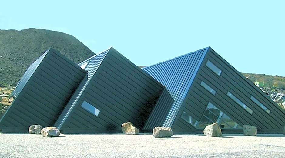 Carrick Plaza Suites and Apartments