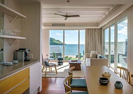 Rooftop Deluxe Suite with Plunge Pool