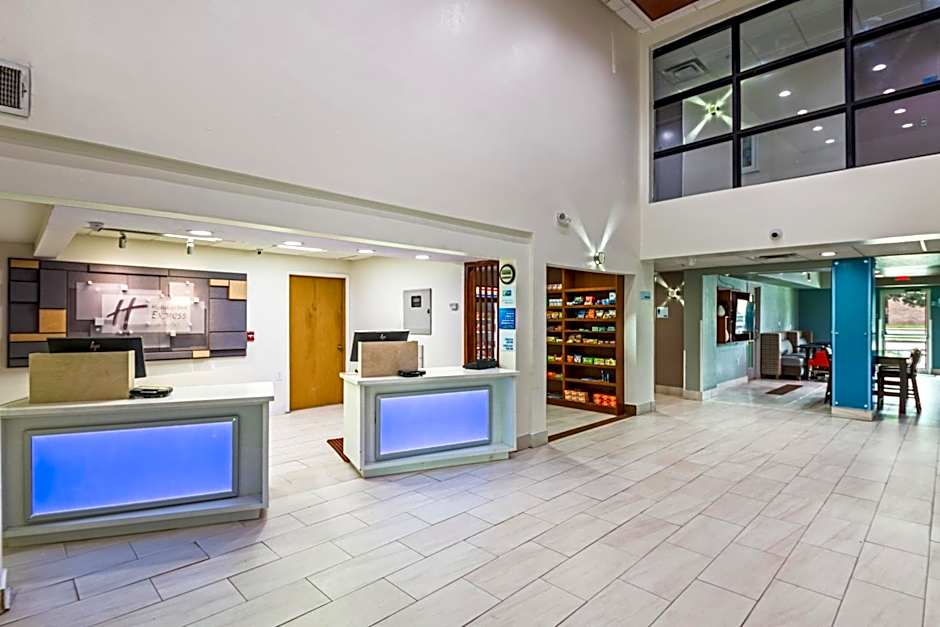 Holiday Inn Express Hotel & Suites Columbus By IHG