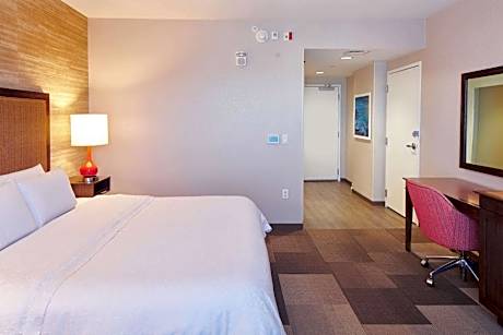 King Room with Accessible Tub - Mobility and Hearing Access/Non-Smoking