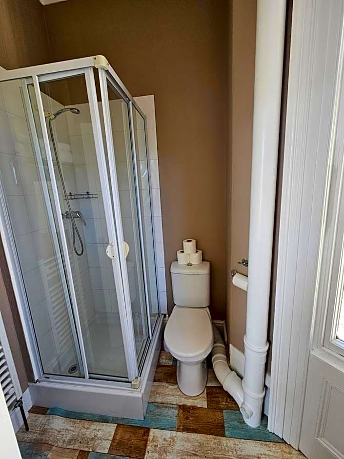 Rivelyn Hotel Bar & Restaurant