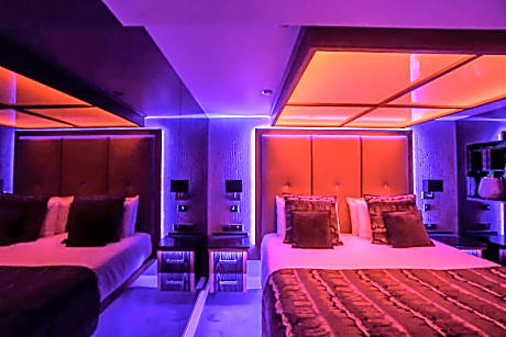 Suite with Hot Tub