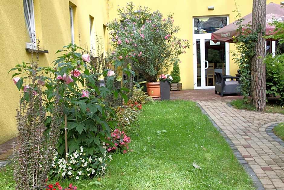 Hotel Zielony & OW Borowik & Pensjonat Manhattan - Centrum Rekreacji i Wypoczynku GASTROTUR