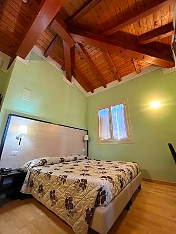 Double or Twin Room with Private Bathroom