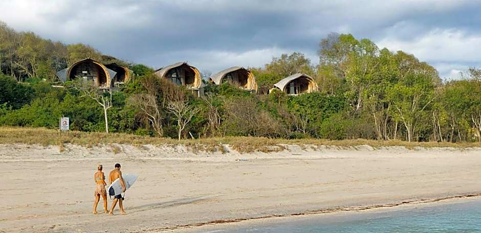 Kini Resort - Oceanfront Bamboo Eco Lodges