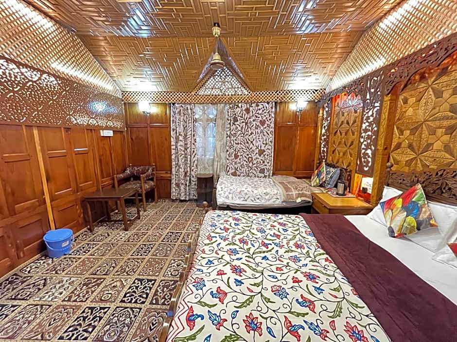 Young Shahzada Group of Houseboats