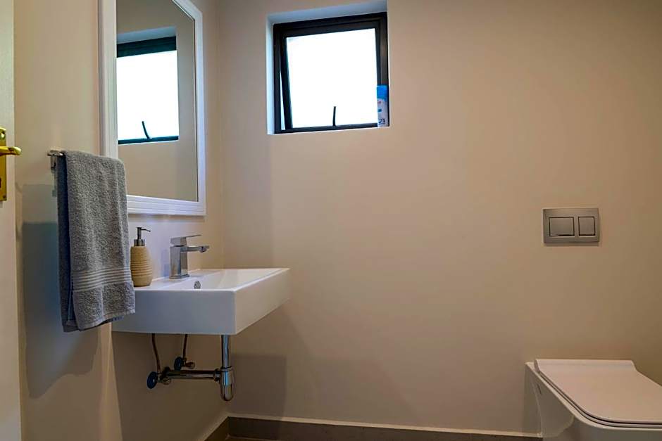 Shangri-La 6 Bedroom Ballito Beachfront KBW1