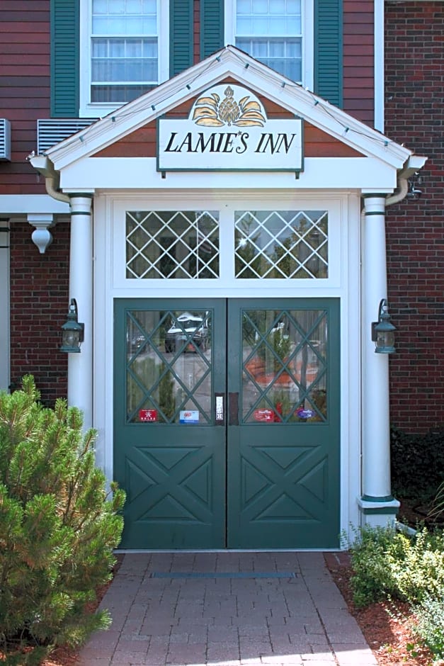 Lamies Inn & The Old Salt Tavern