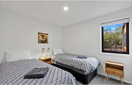 Deluxe 2 Bedroom Cabin - Sleeps 6