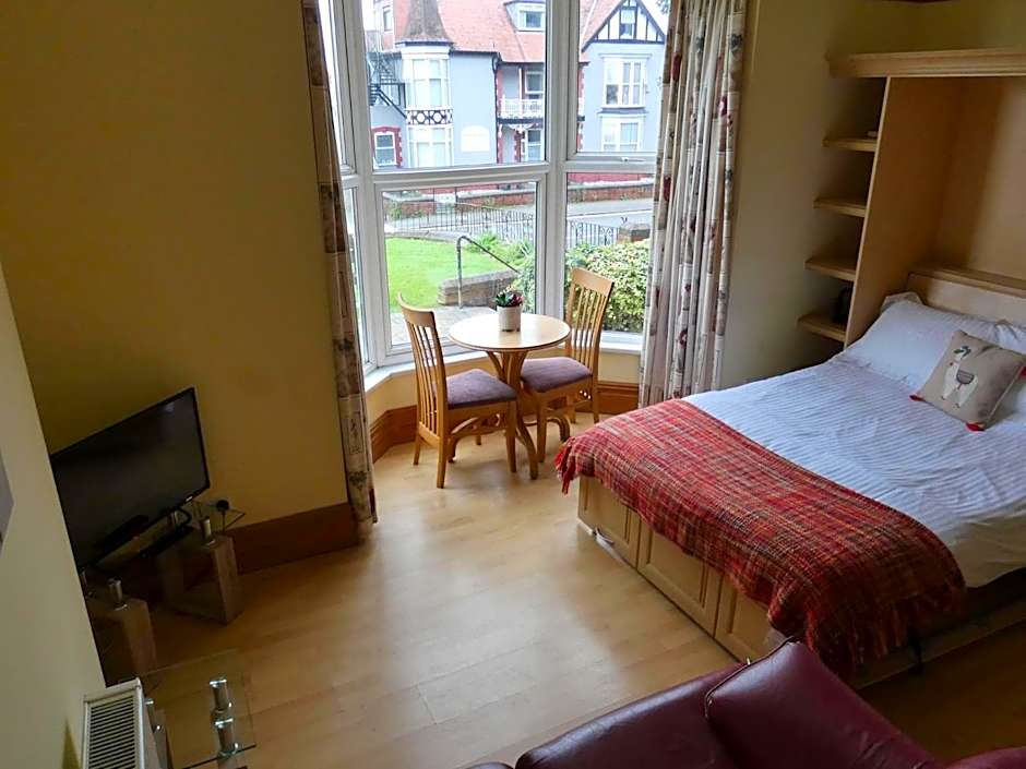 Hurst Dene Aparthotel