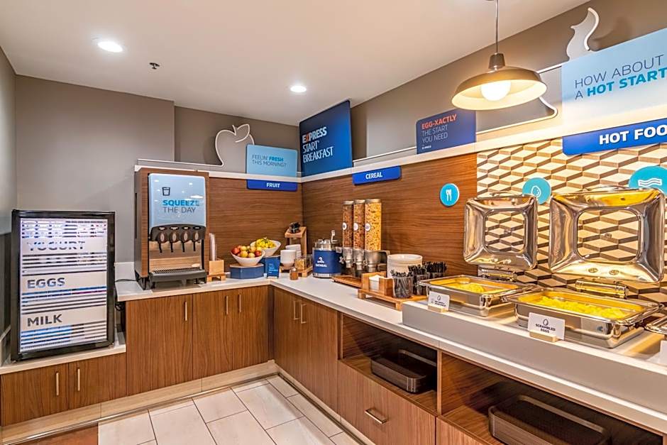 Holiday Inn Express Camarillo By IHG