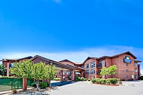 1 King Bed and 1 Queen Bed, One-Bedroom Suite, Non-Smoking