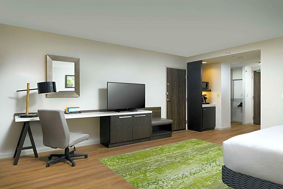 Photo 1 of 4 of Deluxe 1 King Bed