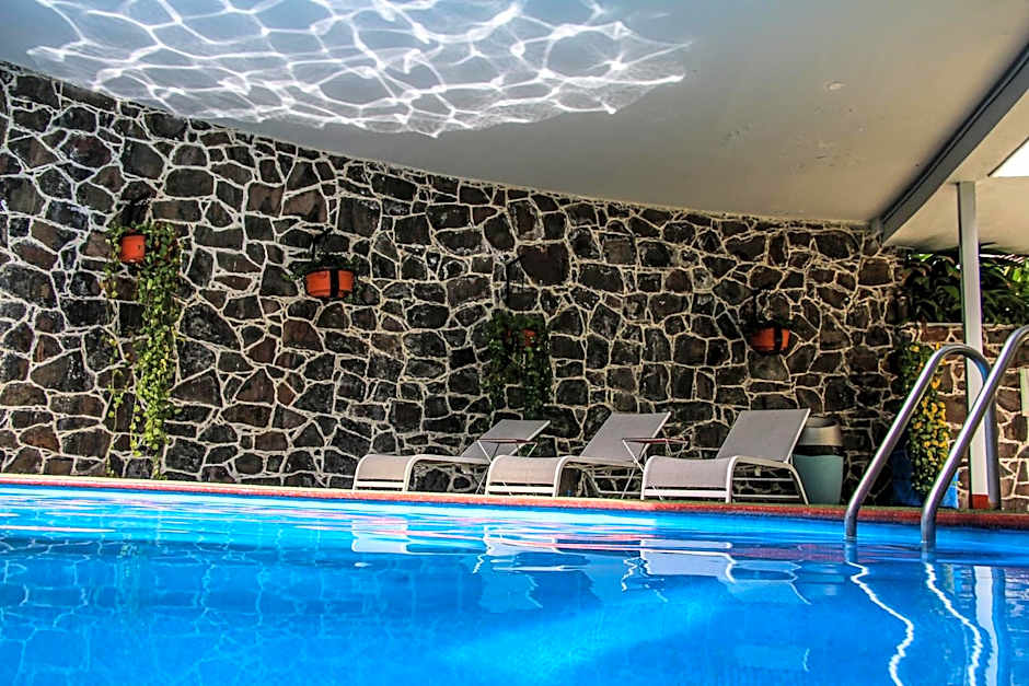 Country Hotel & Suites