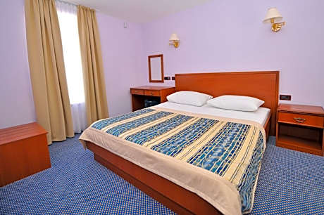 Three-Bedroom Suite with Side Sea View