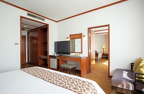 EXECUTIVE SUITE