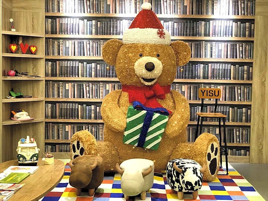 Fairytale YiSu Hot Spring Hotel