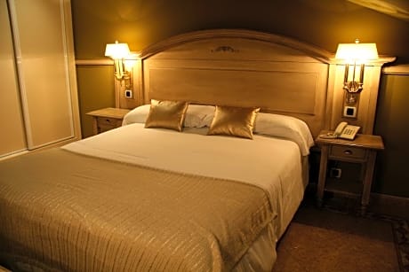 DOUBLE ROOM (2 ADULTS)