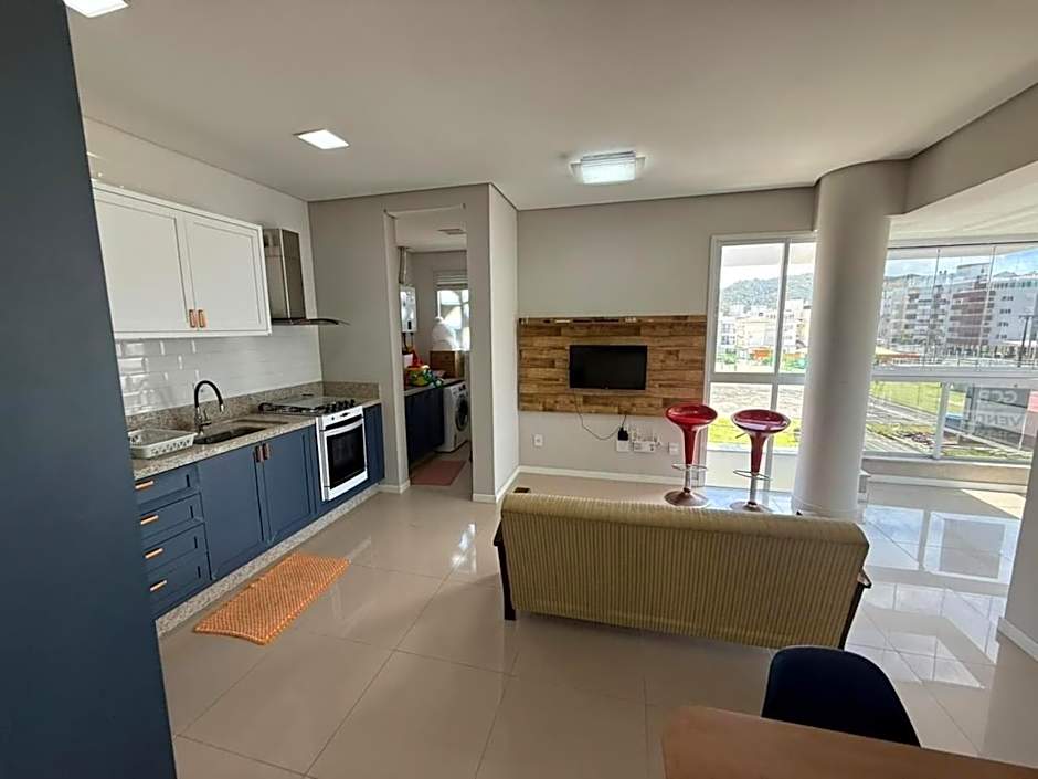 Cód 175 - Apartamento com 2 suítes 400m da Praia de Palmas