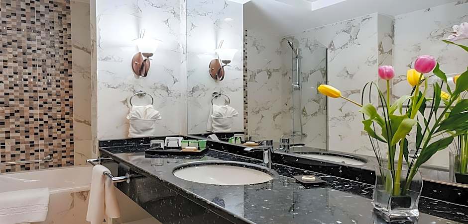Crystal Plaza Al Majaz Hotel