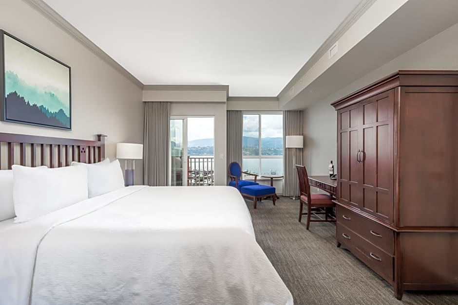 Photo 1 of 6 of Deluxe 1 King Bed, Lake View