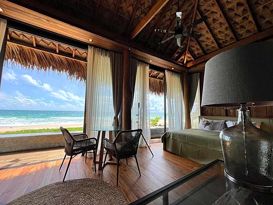 Sealord Naithon Beachfront Villa