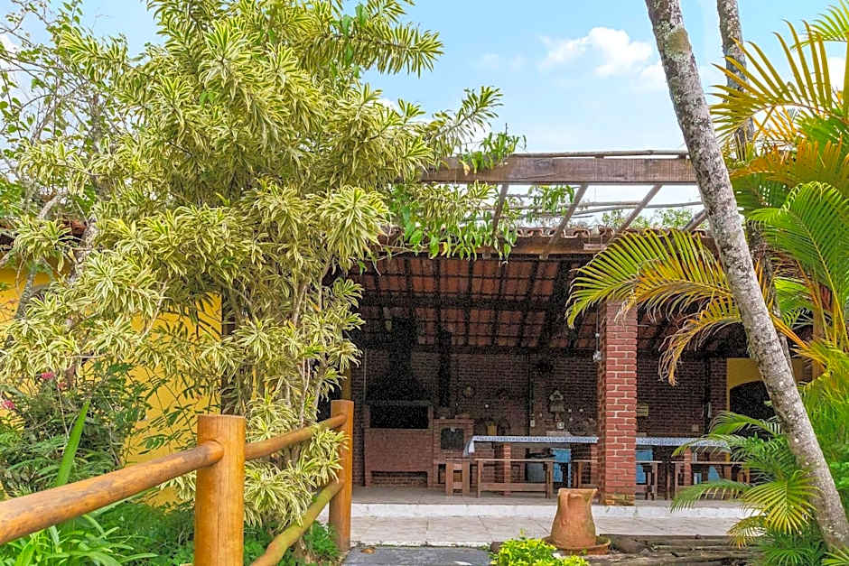 Piscina, jardim, área gourmet e vista arborizada