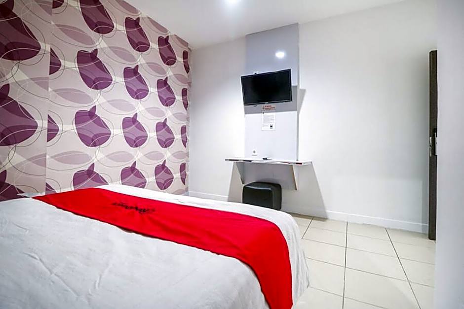 RedDoorz near Terminal Batu Ampar