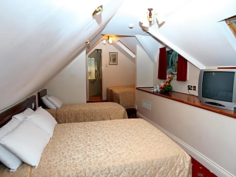 Family Room With 15 Days Parking