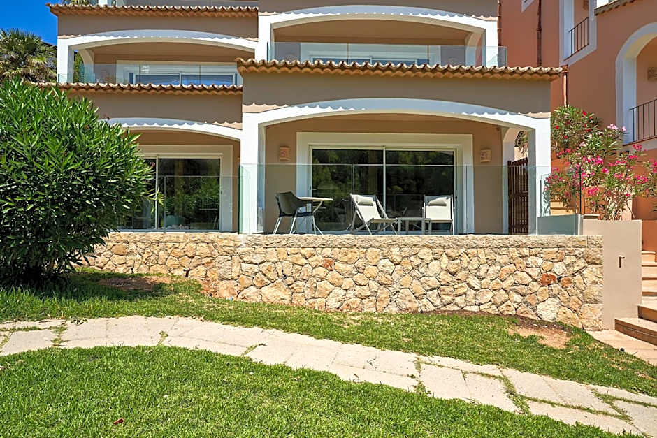 Bahia Camp de Mar Suites