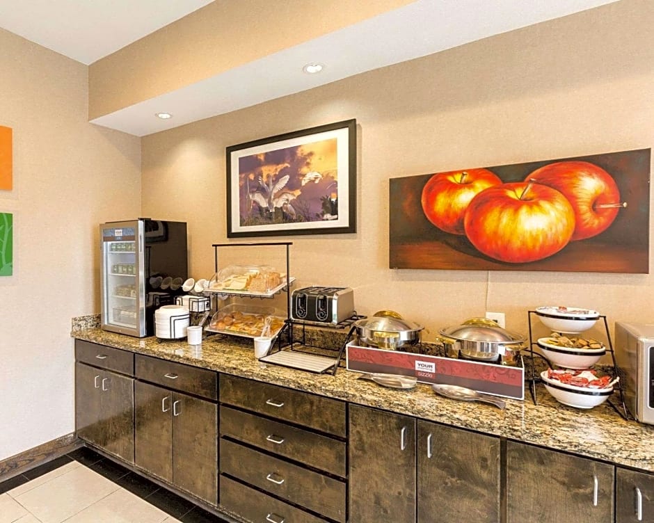 Comfort Inn & Suites