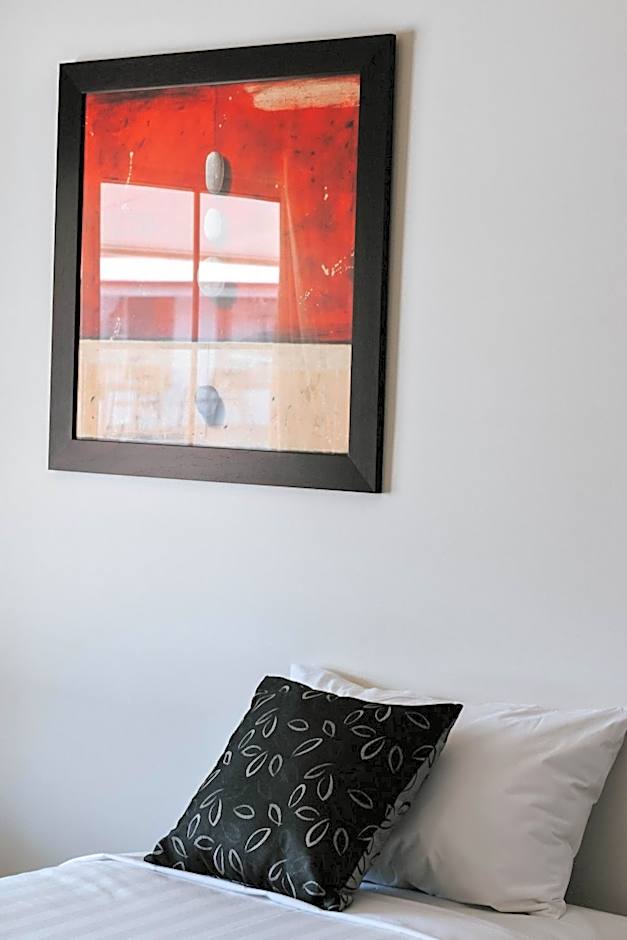 Charles Sturt Suites & Apartments