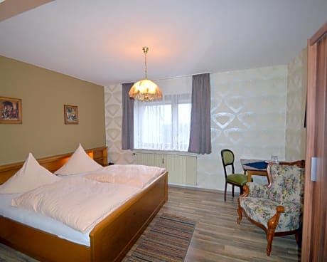 Quad room-Deluxe-Private Bathroom