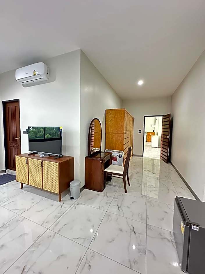 Bamboo Resort Suphanburi (in Bamboo Japanese Goods Warehouse)