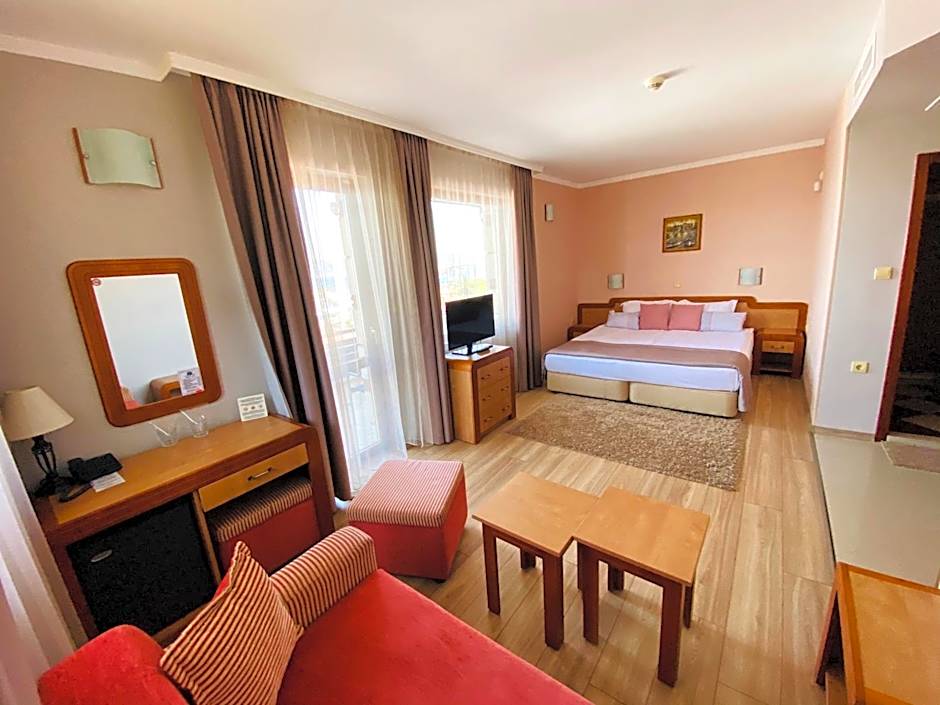Family Hotel Saint Nikola and Free parking