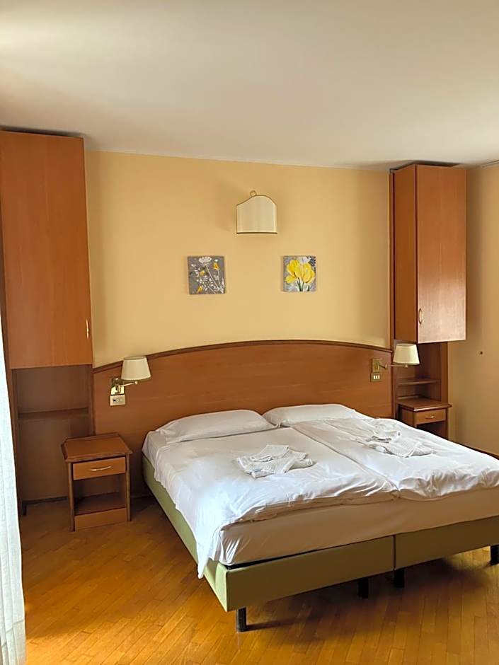 Hotel Saini with Air conditioning