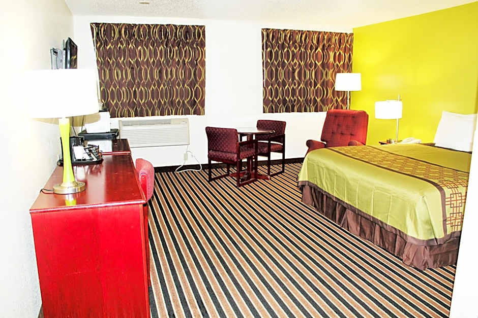 Super 8 by Wyndham South Boston VA