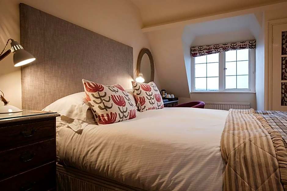 The Bear Of Rodborough Hotel